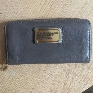 CLOSET CLEANOUT 👋 Marc by Marc Jacobs gold plated taupe wrap zipper wallet